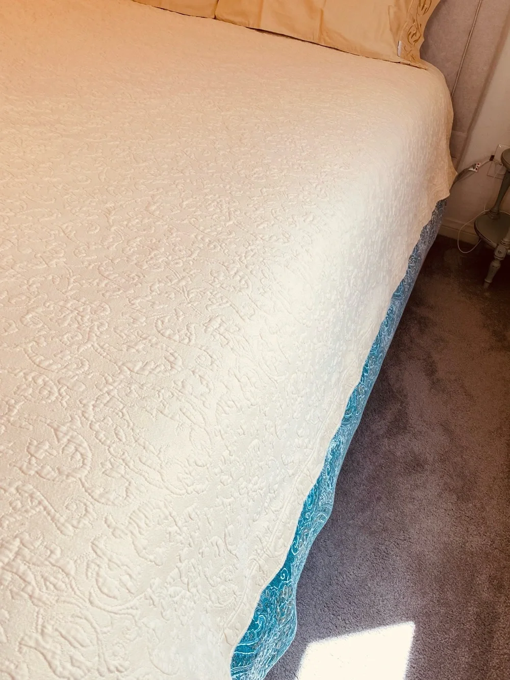 Matelasse’ /Damask Vtg Golden blond 100% cotton Portugal